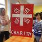 Logo Charity z pet vršků